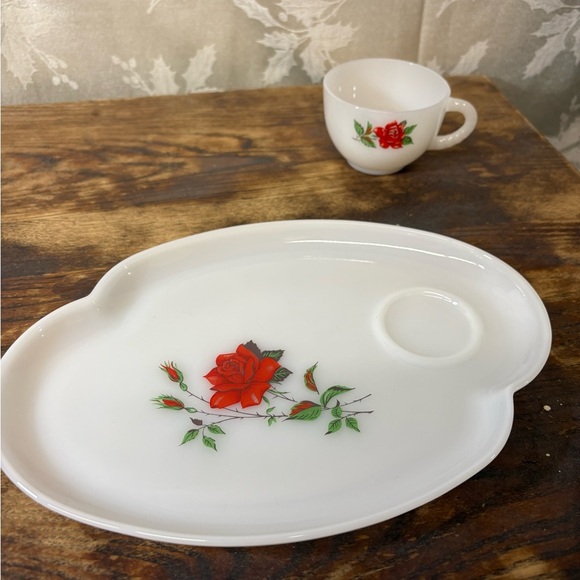 Vintage Federal Glass Rosecrest Pattern Snack Set with Cup and Plate - Picture 3 of 10